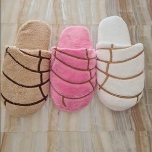 COPY - White - Concha SlipperS  - Pantuflas de Conchas Mexicanas -Concha Slippe…